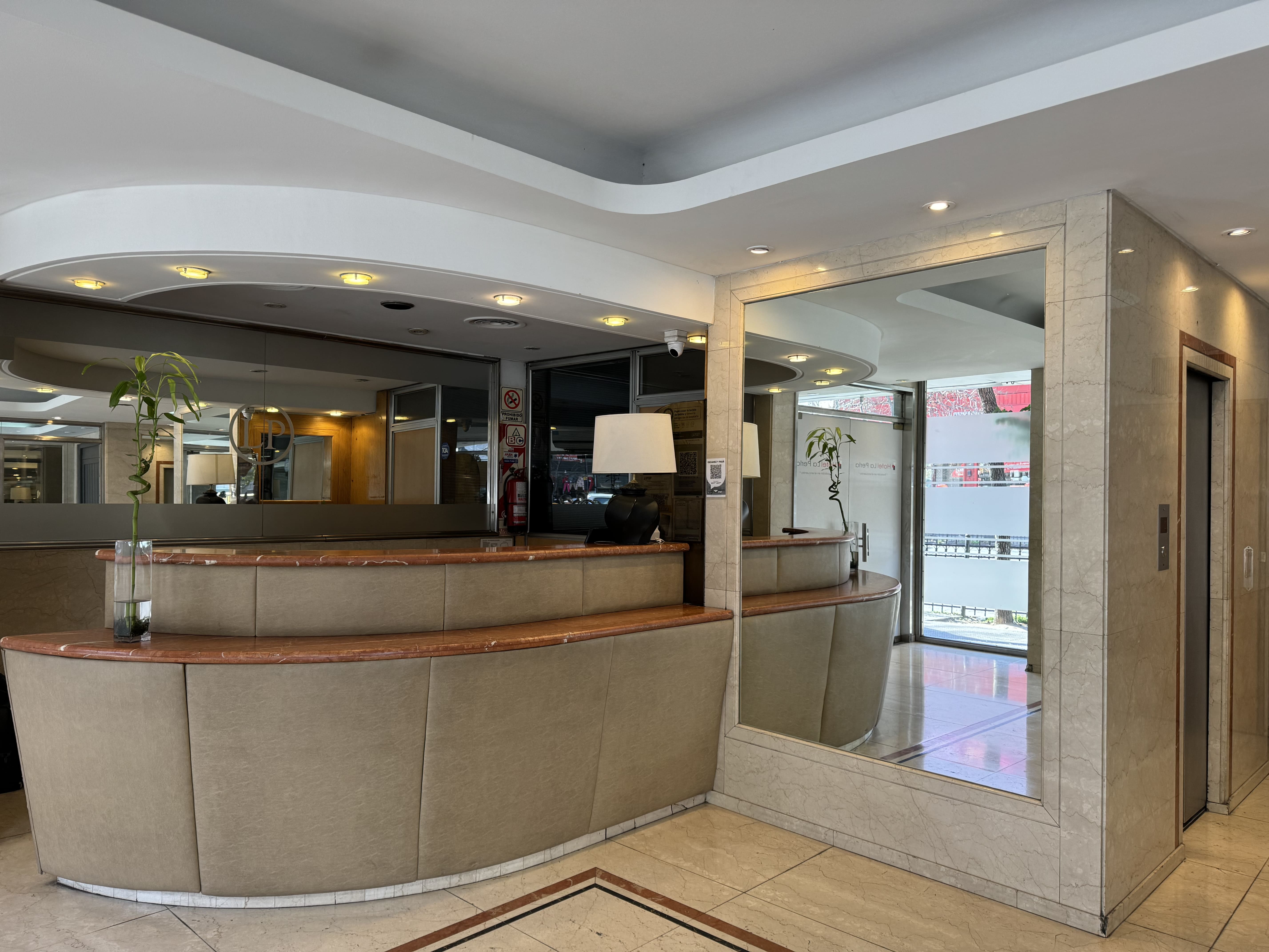 Hotel La Perla Slider 1